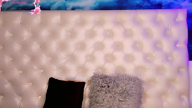 Valentiina Foxx online show from 06/24/26, 10:14