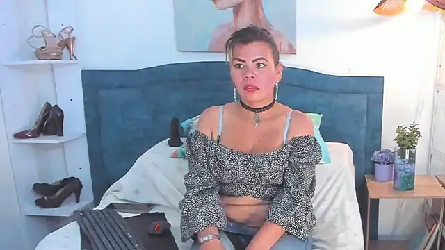 KiaraXMilf online show from 03/06/26, 08:27