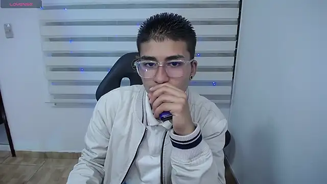  chloe 1 online show from 04/15/26, 03:46