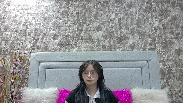 Snapshot of Naomimolie chatting on 06/19/26, 12:31 Naomimolie online show from 06/19/26, 12:31