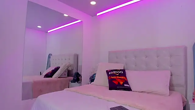 Vanessa cruz 18 online show from 05/13/26, 10:17