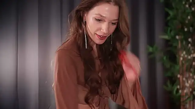 Luxury Avie online show from 03/08/26, 01:47