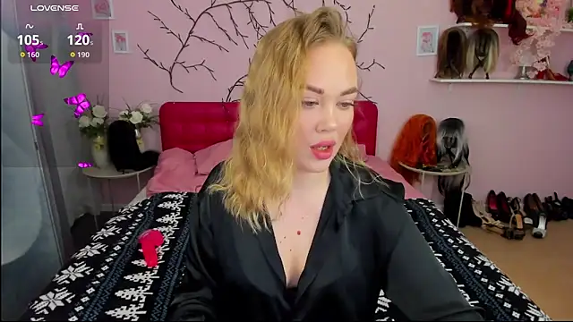 HannahWillow online show from 03/06/26, 07:27