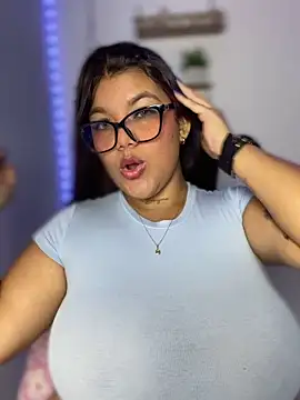 Snapshot of michellesexxxy3 chatting on 05/14/26, 03:35 michellesexxxy3 online show from 05/14/26, 03:35