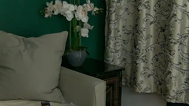 SkinnyNatty online show from 05/02/26, 03:55