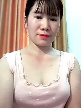 Snapshot of Bondgirl_9 chatting on 05/16/26, 06:32 Bondgirl 9 online show from 05/16/26, 06:32