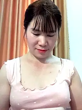 Snapshot of Bondgirl_9 chatting on 05/16/26, 06:43 Bondgirl 9 online show from 05/16/26, 06:43