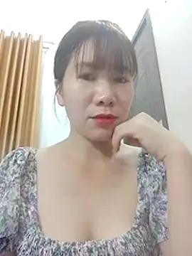 Snapshot of Bondgirl_9 chatting on 05/28/26, 04:15 Bondgirl 9 online show from 05/28/26, 04:15