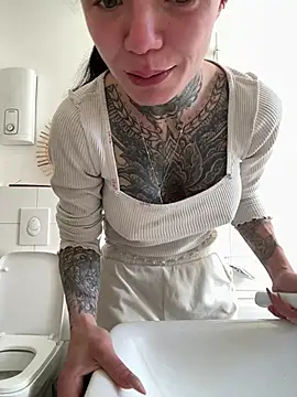 SkinnyLilly online show from 04/26/26, 11:19