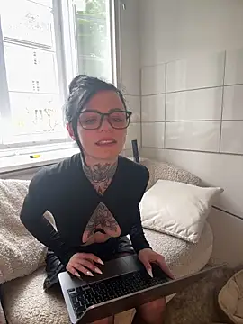 SkinnyLilly online show from 05/21/26, 03:30