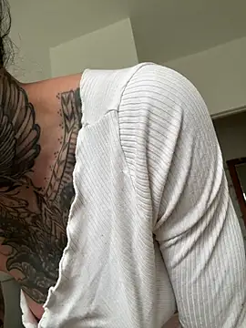 SkinnyLilly online show from 06/15/26, 05:31