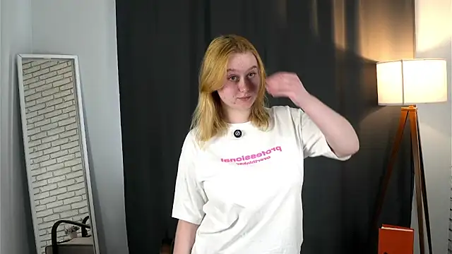 Snapshot of EdraDorsey chatting on 03/04/26, 05:02 EdraDorsey online show from 03/04/26, 05:02