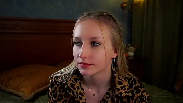 CatarinaGulla online show from 03/25/26, 12:55