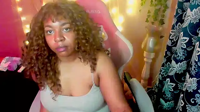 Snapshot of Goddess_MercedesRedd chatting on 04/11/26, 02:21 Goddess MercedesRedd online show from 04/11/26, 02:21