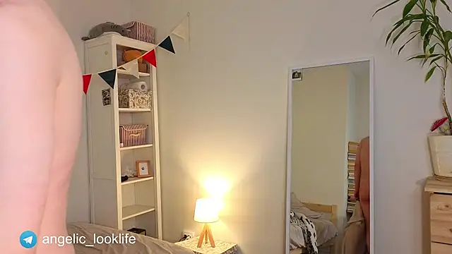 look angelic online show from 04/23/26, 07:41