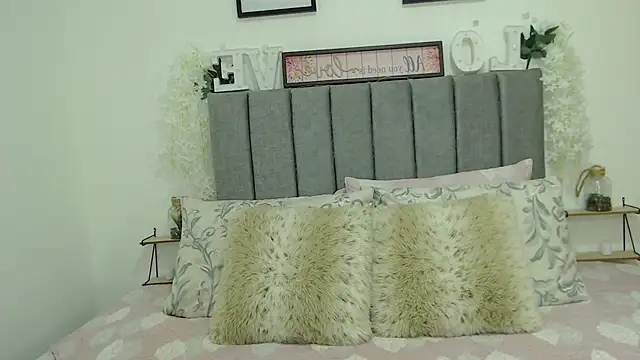 OliviaValentti online show from 03/28/26, 02:22