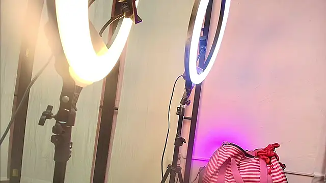 mia turnerr online show from 04/28/26, 04:17