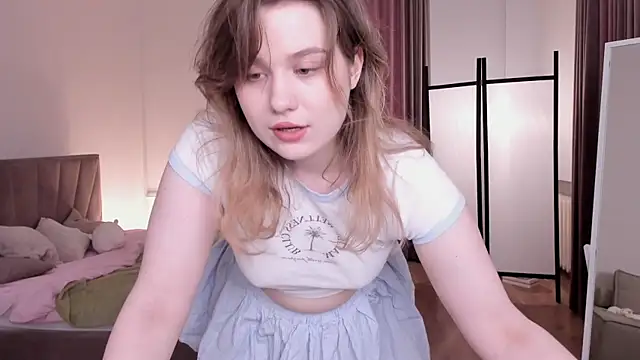 Snapshot of JennyHardy chatting on 04/27/26, 12:14 JennyHardy online show from 04/27/26, 12:14