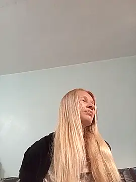 ViktoriaSexi1 online show from 04/16/26, 08:53