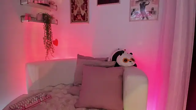 Snapshot of Ally_belle chatting on 04/08/26, 12:43 Ally belle online show from 04/08/26, 12:43