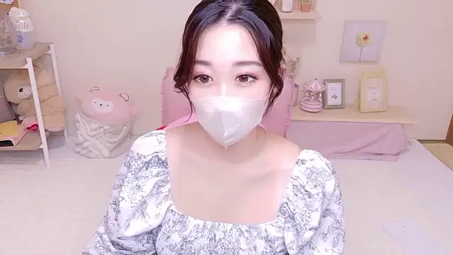 Snapshot of YURIKAsan_ chatting on 05/17/26, 11:39 YURIKAsan online show from 05/17/26, 11:39