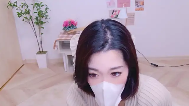 Snapshot of YURIKAsan_ chatting on 05/27/26, 11:40 YURIKAsan online show from 05/27/26, 11:40