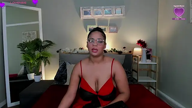 NaughtyTyra online show from 04/20/26, 07:55