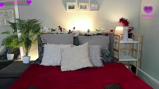 NaughtyTyra online show from 04/22/26, 06:38