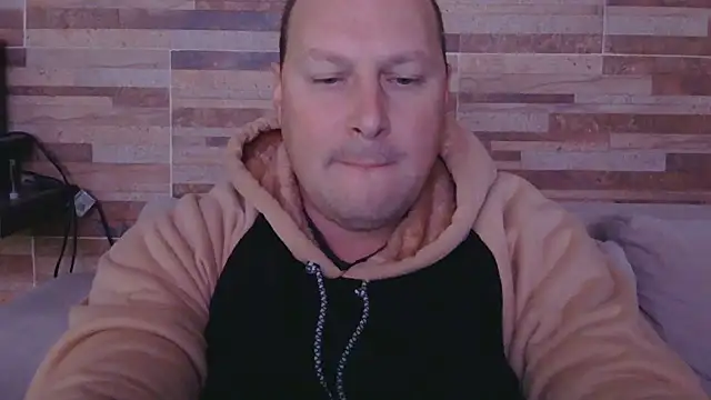 Snapshot of lustonfan chatting on 05/22/26, 12:00 lustonfan online show from 05/22/26, 12:00
