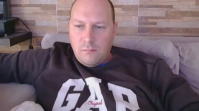 Snapshot of lustonfan chatting on 06/19/26, 11:58 lustonfan online show from 06/19/26, 11:58