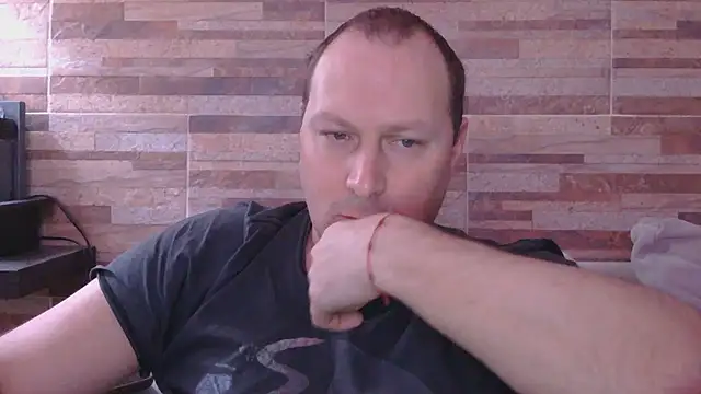 Snapshot of lustonfan chatting on 07/31/26, 12:26 lustonfan online show from 07/31/26, 12:26