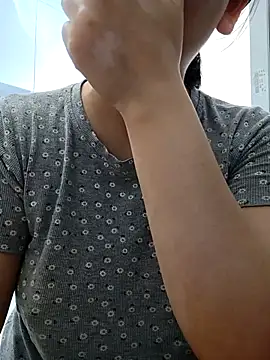 Emi hot1 online show from 03/18/26, 07:11