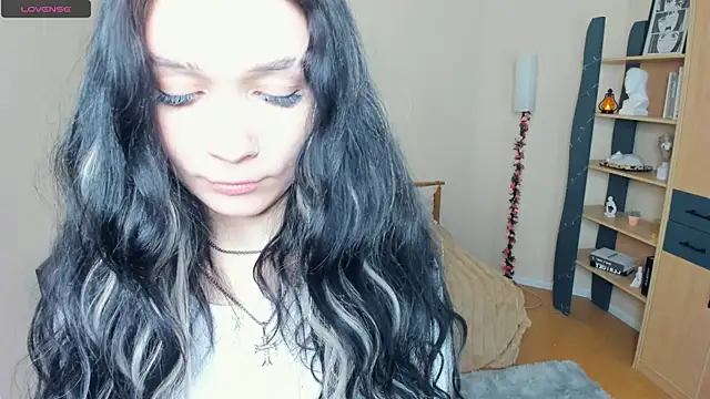 LynnCiprian online show from 04/15/26, 09:04