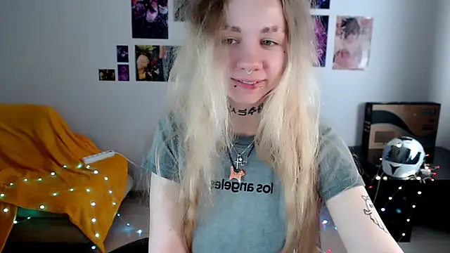 Nica Kawaii online show from 04/10/26, 07:57