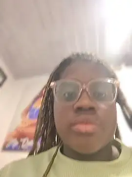 YourLiaa  online show from 03/05/26, 10:28