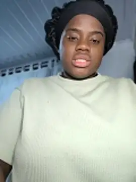 YourLiaa  online show from 04/23/26, 05:41