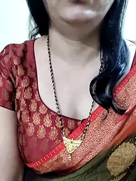 Snapshot of Yazhini-Cam chatting on 06/15/26, 12:07 Yazhini-Cam online show from 06/15/26, 12:07