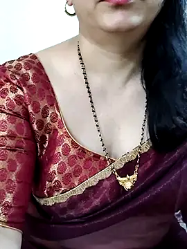 Snapshot of Yazhini-Cam chatting on 06/17/26, 02:58 Yazhini-Cam online show from 06/17/26, 02:58