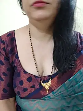Snapshot of Yazhini-Cam chatting on 06/18/26, 04:13 Yazhini-Cam online show from 06/18/26, 04:13