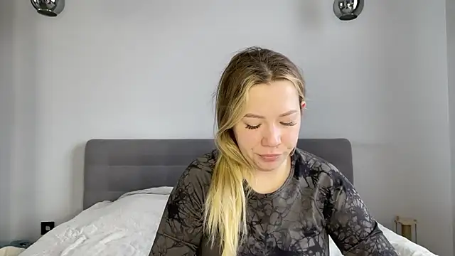 alyrasun online show from 04/06/26, 06:14