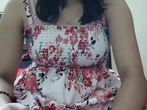 Snapshot of kAVYA_05 chatting on 07/09/26, 05:28 kAVYA 05 online show from 07/09/26, 05:28
