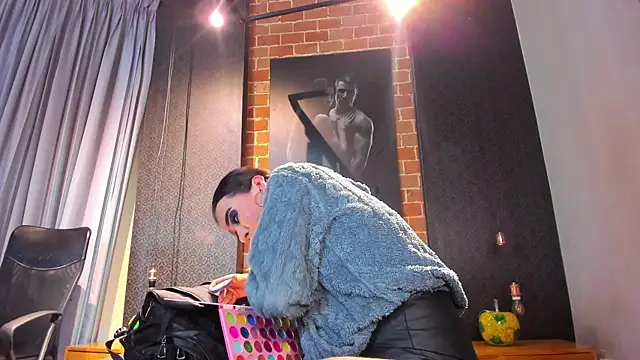 Sienna Dark online show from 04/08/26, 11:10