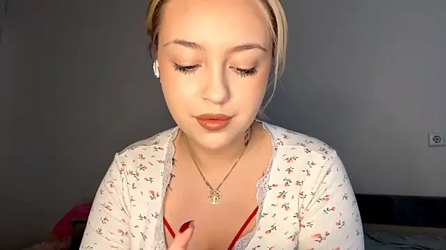 WonderedFlair online show from 04/08/26, 06:35