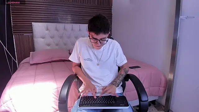 TylerCross  online show from 03/15/26, 05:41