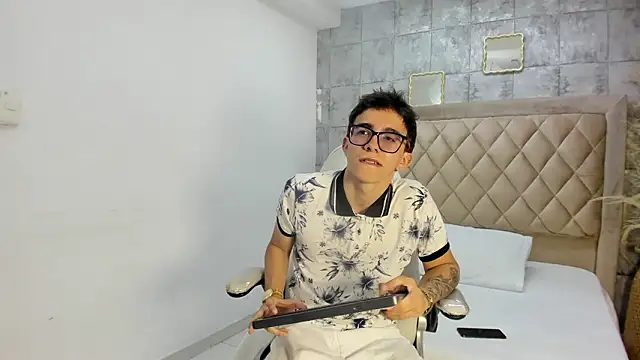 TylerCross  online show from 03/21/26, 08:23