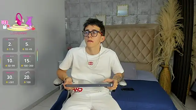 TylerCross  online show from 03/30/26, 08:32