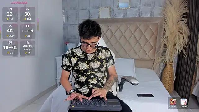 TylerCross  online show from 03/31/26, 08:31