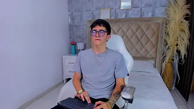 TylerCross  online show from 04/08/26, 08:20