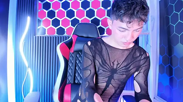 Cristopher Wild online show from 05/20/26, 04:18