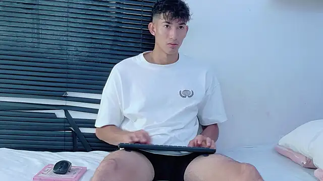 Snapshot of angel_boy02 chatting on 07/01/26, 09:03 angel boy02 online show from 07/01/26, 09:03